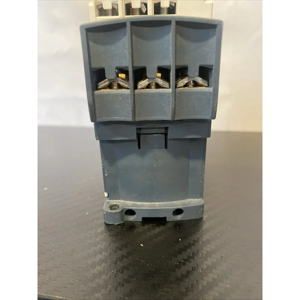 Telemecanique Schneider Electric LC1DT20‎ 24 VDC Contactor With LAD4TBDL - USED